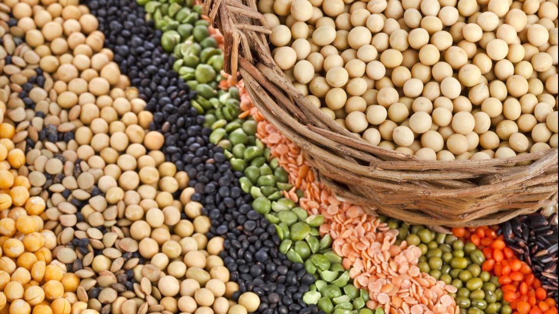 GREŞEALA pe care o facem toţi atunci când consumăm nuci, leguminoase şi cereale