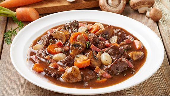 Francezii au votat REŢETA tradiţională care îi reprezintă. Cum se găteşte "boeuf bourguignon"