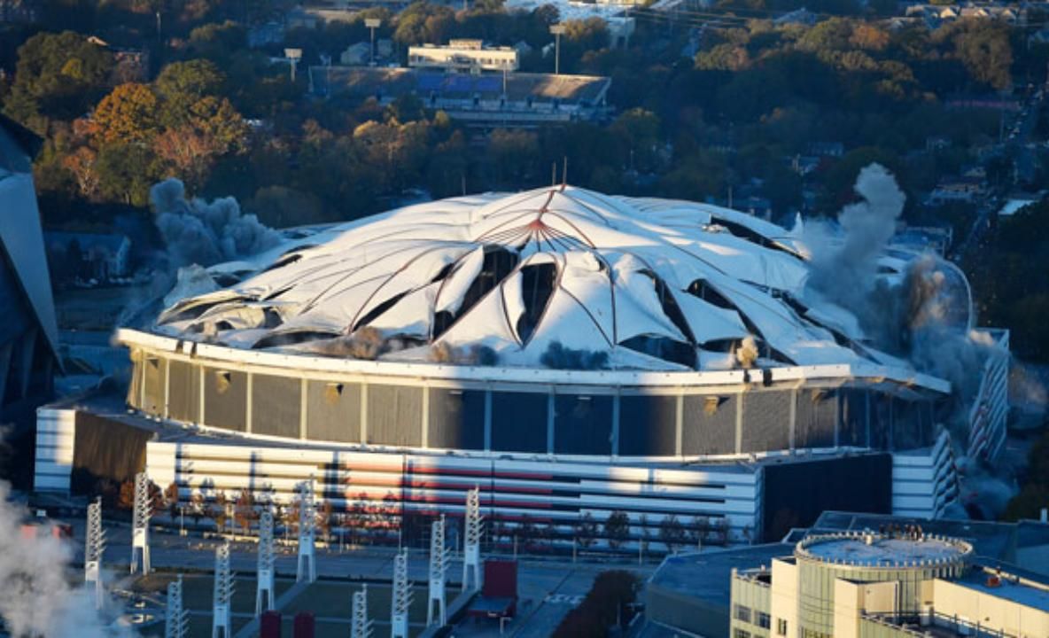 IMAGINI SPECTACULOASE: un stadion imens, demolat în 15 secunde în SUA