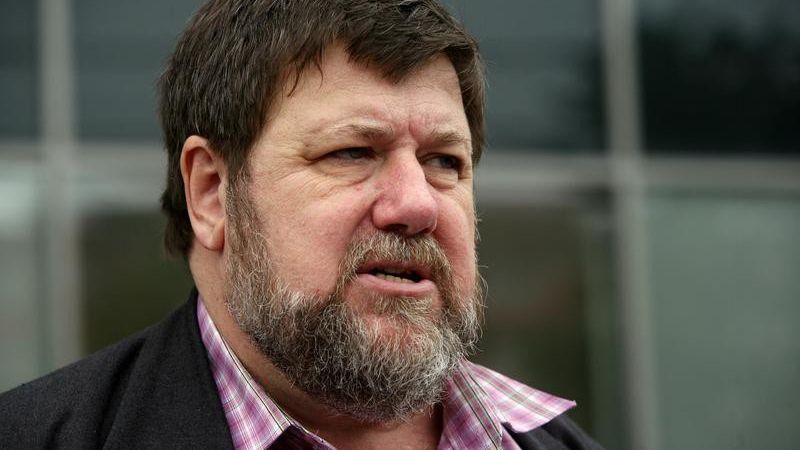 Vasilescu, despre proteste: "E manipulare". Hossu, acuzat de trafic de influenţă