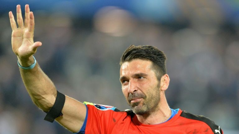 Buffon, absolut de neînţeles. După un an la PSG, s-a întors, tot ca jucător, la Juventus