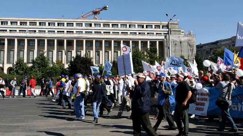 Sindicatele din mari companii private cer abrogarea Ordonanței cu transferul contribuțiilor