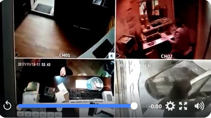 VIDEO. Jaf în mai puţin de 15 secunde în România. Bărbatul poartă o mască Anonymous