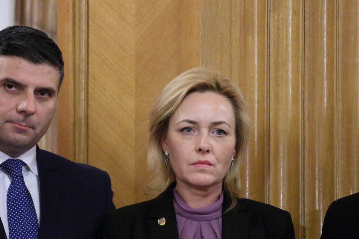 Carmen Dan, certată cu gramatica: Vreţi să vă dau eu, acum, nume, "pronume" şi toate cele?!