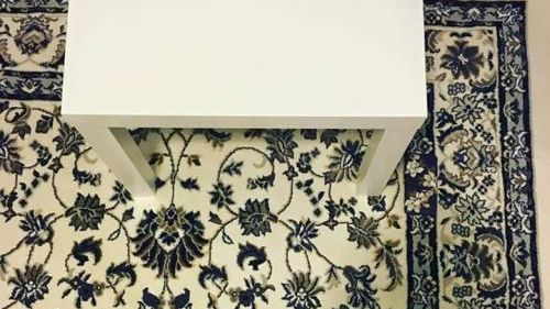 Unde se află telefonul în această imagine? Dacă îţi dai seama unde e ai un IQ peste medie