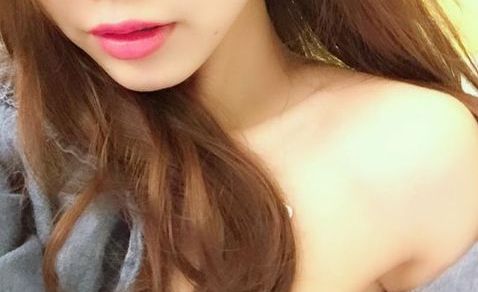 Îi spun ”cea mai frumoasă asistentă din lume”, mii de oameni se bulucesc la cabinetul ei. Ce nebunie