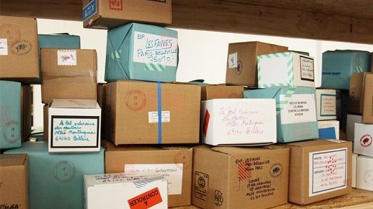 Coletele cu plata ramburs, noua tentativă de înșelăciune în România! Polițiștii trag un semnal de alarmă 