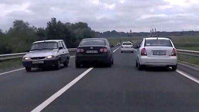 Şoferii ar putea depăşi pe linie continuă. Iată în ce condiţii 
