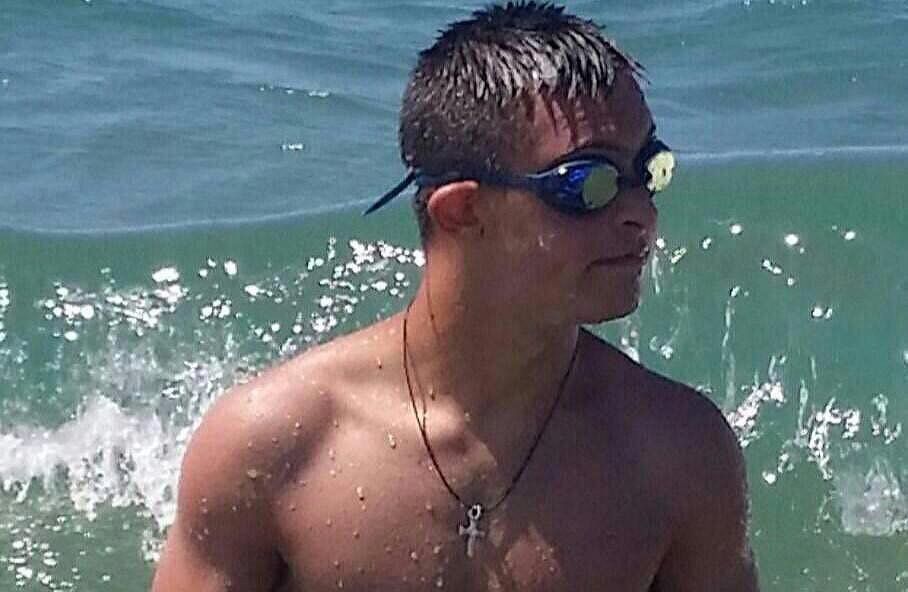 Un băiat cu sindrom Down a salvat două fetiţe de la înec