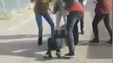 VIDEO. Elevă lovită cu bestialitate de nişte colege, în pauza de ţigară: "Te desfigurez"