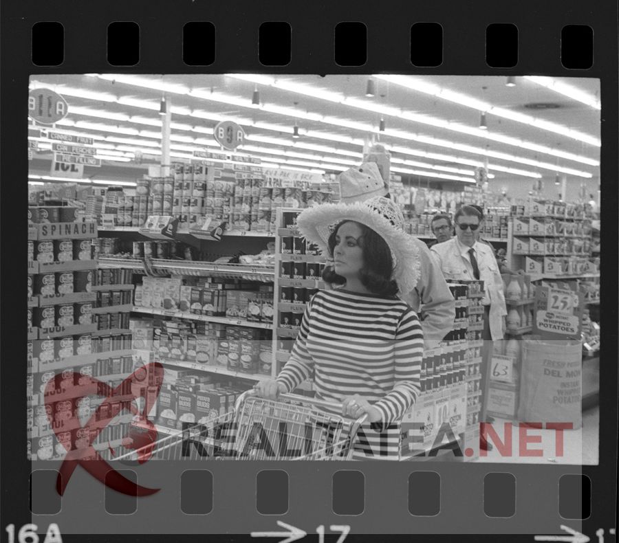  Imagini nemaivăzute cu Elizabeth Taylor, ASCUNSE timp de 48 ani, făcute publice acum