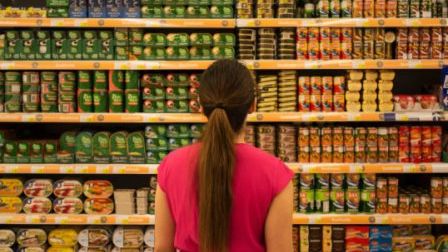 Aditivii din alimente, PERICOL pentru sănătate. Cât de atenți sunt românii la etichetele alimentelor