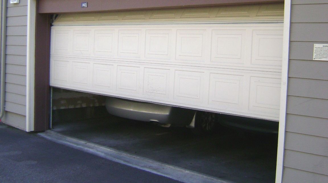 Au intrat în garajul unui bătrânel de 78 ani, ce au găsit acolo i-a lăsat fără grai. Te trec fiorii!