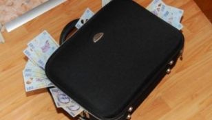 A găsit o geantă plină cu bani în timp ce mergea pe stradă. Nimeni nu se aștepta la ce a urmat