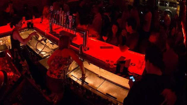 O tânără din Moldova a chemat la ziua de naştere toţi iubiţii - foştii şi actualul. Ce a urmat