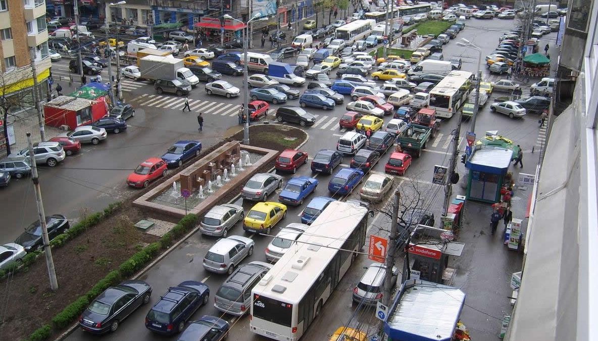 Avertismentul Poliției: Șoferi, NU ocoliți centrul imaginar al intersecției când virați la stânga