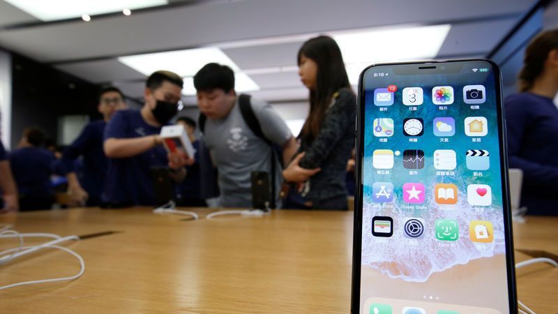 Noul iPhone X, fabricat cu elevi forțați să muncească 11 ore pe zi 