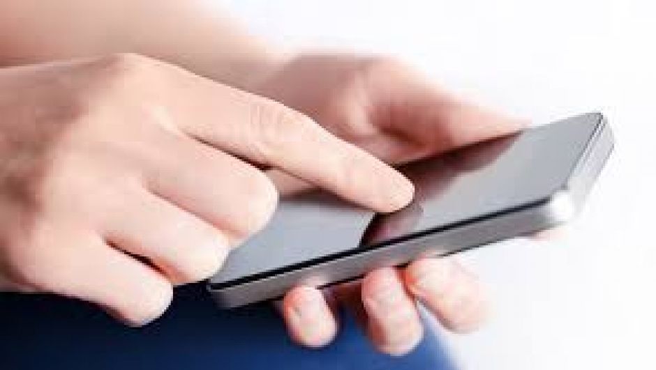 Dacă te sună un necunoscut și te întreabă „Mă auziți acum?”, închide imediat telefonul!