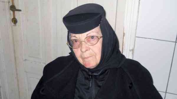 O măicuţă, snopită în bătaie de un fost poliţist: Era diavolul, doar că şi-a pus coarnele în buzunar