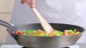 Atenție! Mâncarea fierbinte poate cauza cancer