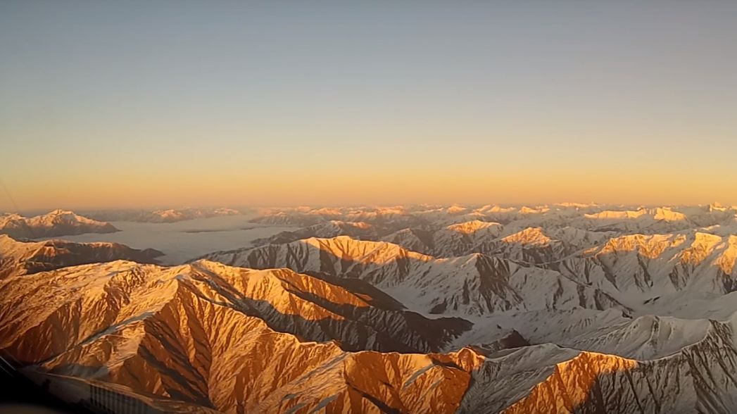 Acest video filmat din cabina pilotului nu trebuia să fie văzut de pasageri