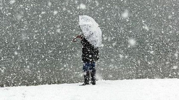 Informare meteo: Ninsori viscolite, vânt puternic și ploi, până duminică seara. Zonele vizate