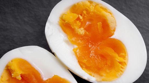 Ce înseamnă când găsești două gălbenușuri într-un ou