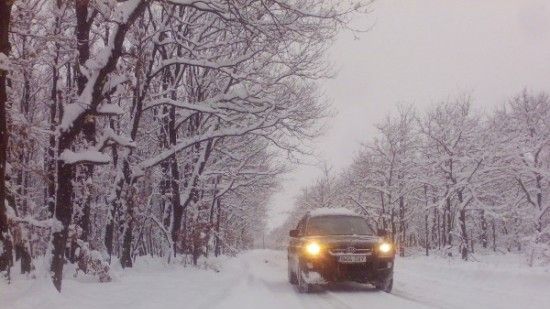 Iarnă în toată regula în ţară! Ninsori, lapoviţă şi vânt puternic. HARTA cu cele mai afectate zone