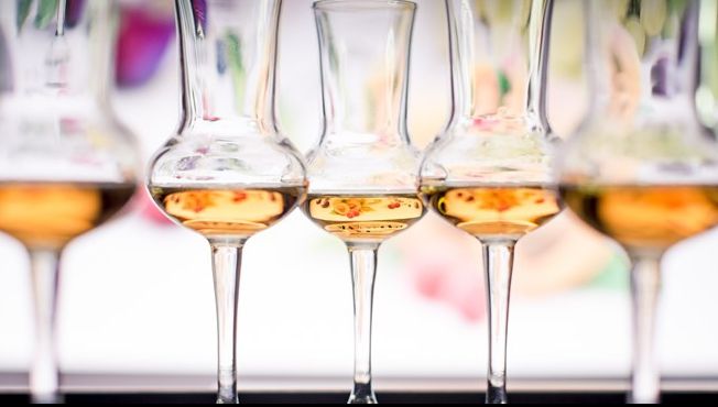 Serie de MORŢI teribile, în Ungaria. Ce-au păţit, după ce au crezut că beau PALINCĂ