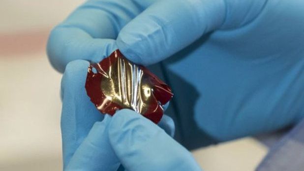 Un nou material uimitor creat de o româncă poate obţine electricitate din corpul uman