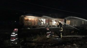Surpriză pentru impiegatul de mişcare care a observat fumul ce ieşea din trenul încărcat cu nitrat