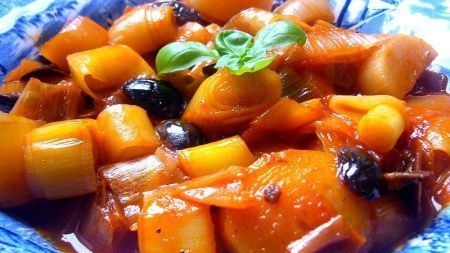 Mâncare de praz cu măsline. Reţetă de post. E delicioasă!