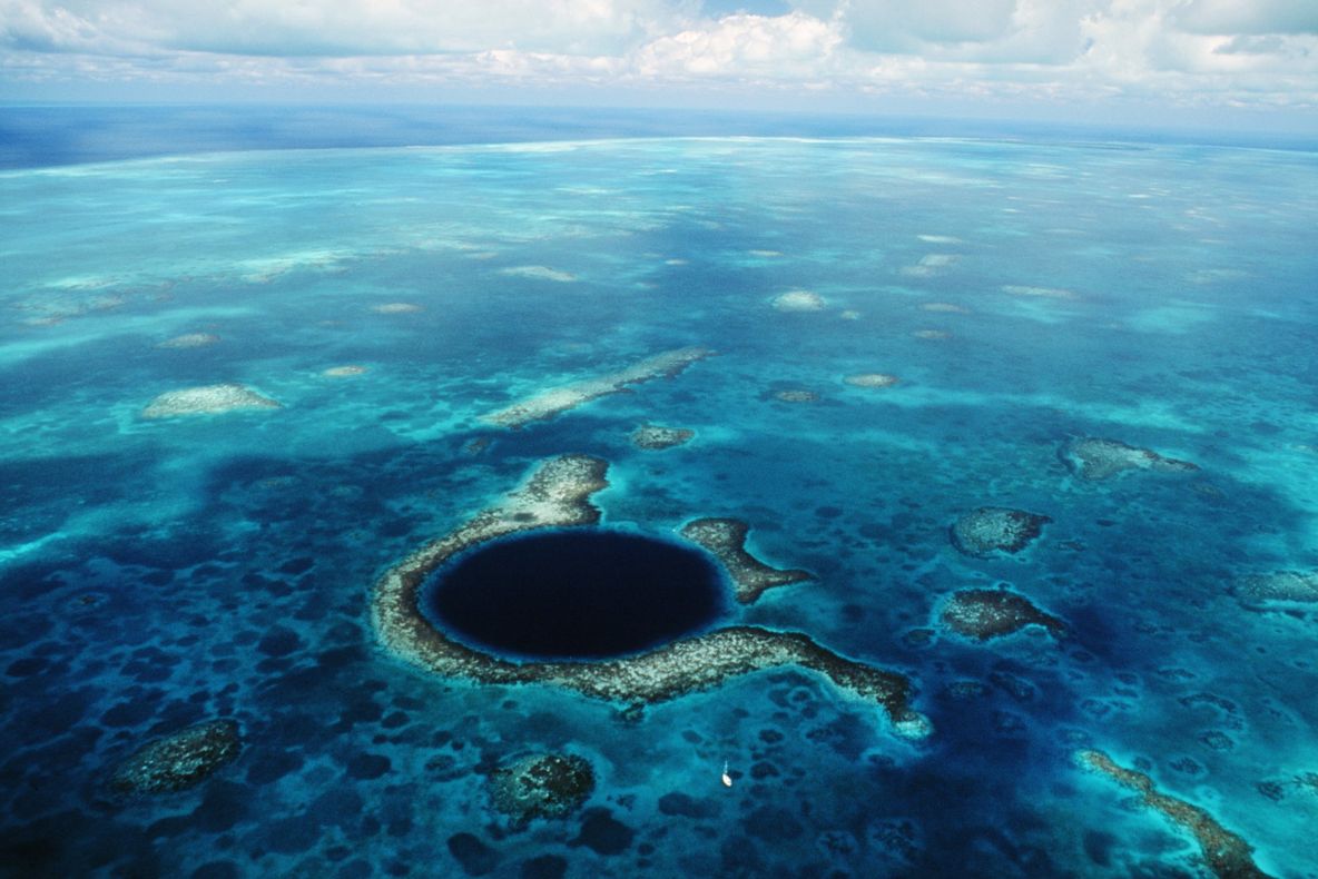 O gaură uriașă a fost descoperită în Marea de Corali. Nimeni nu știe ce e