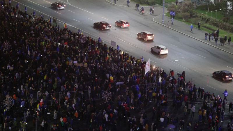 Proteste de amploare în România: 70.000 de oamenii au strigat 'Justiție, nu corupție' în toată ţara