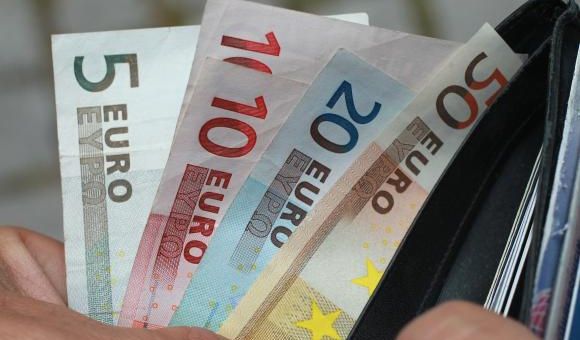 Comisia Europeană avertizează Guvernul: deficitul va sări la 3,9%