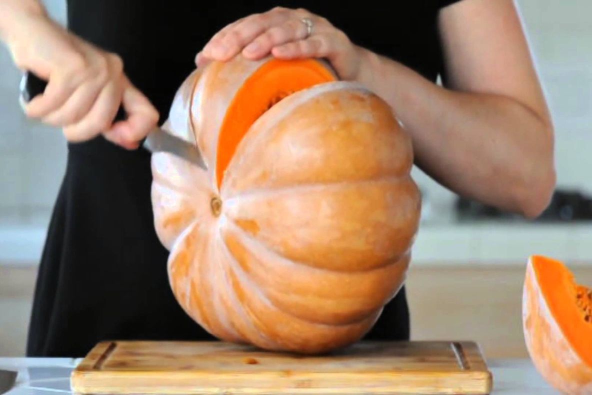 Cum să cureţi corect un dovleac în şase paşi simpli