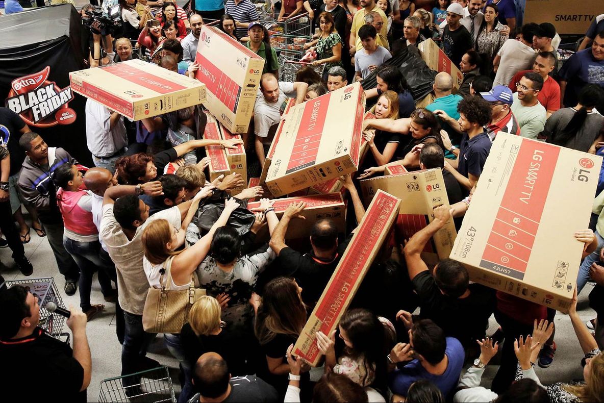 BLACK FRIDAY. Cum detectezi adevăratele reduceri. Nu te lăsa păcălit!