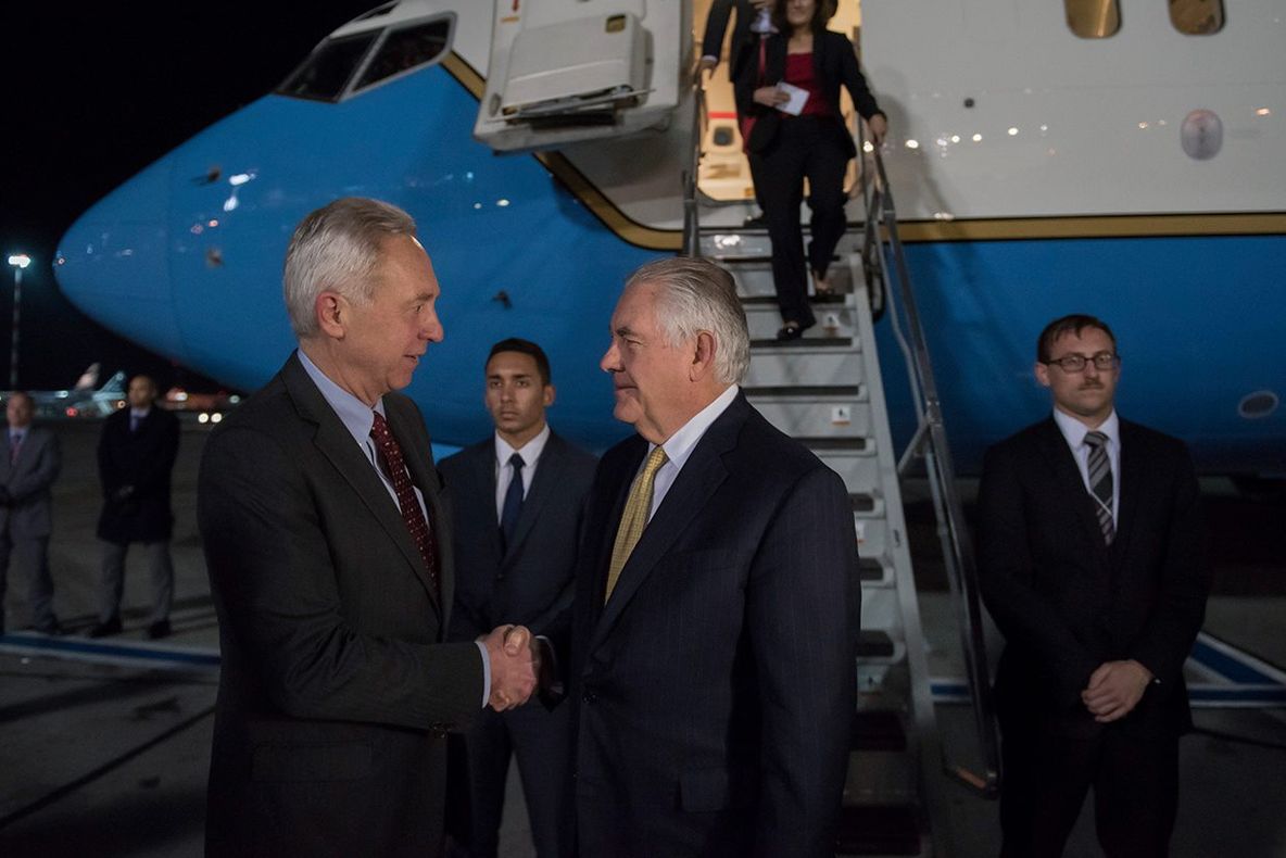 FOTO. Cu ce oficiali s-a întâlnit Rex Tillerson, în scurta sa escală în România 