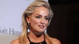 GALERIE FOTO. Sharon Stone, surprinsă în costum de baie. Cum arată în realitate la 59 de ani?