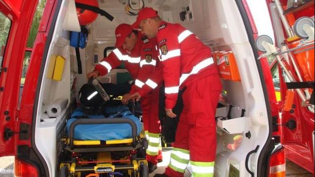 Un autocar plin cu suporteri a LUAT FOC la Braşov. Două persoane, intoxicate cu fum