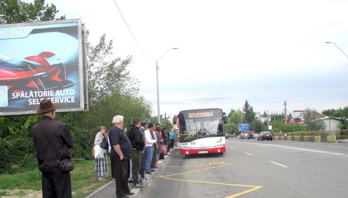 Aștepta autobuzul, dar a murit tragic! Cum a fost ucis un gorjean de neatenția unui șofer