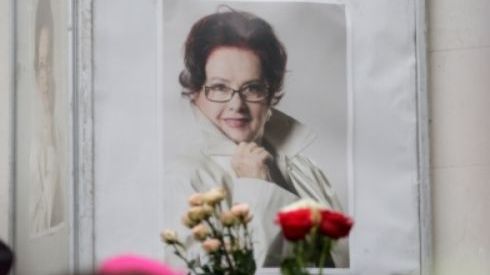 Un ultim OMAGIU pentru Stela Popescu! Flori, lumânări și aplauze pentru Marea Doamnă a Teatrului