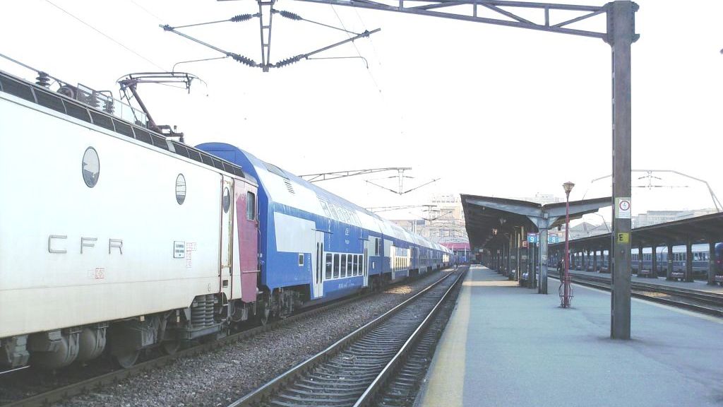 Accident la trecere la nivel cu calea ferată în Harghita. Două trenuri staţionează în gări 