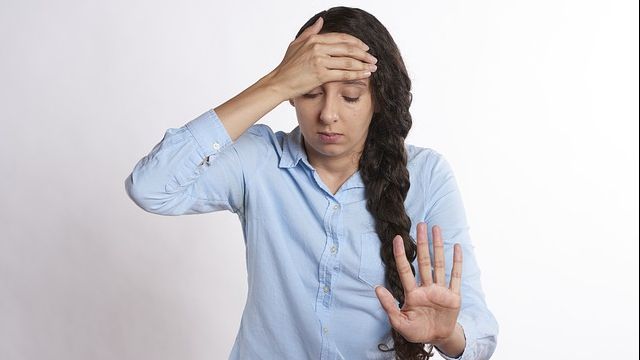 Obiceiul zilnic care-ți distruge sănătatea! E mai nociv decât consumul de alcool sau tutun