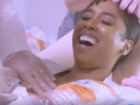 Tehnica de înfrumuseţare care a revoltat internetul. Se numeşte "VAMPIR". Ai încerca aşa ceva?