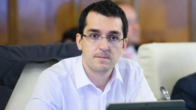 La stat, în concediu medical. Cum a fost fentat un fost ministru al Sănătăţii:"Avea palpitații, deh"