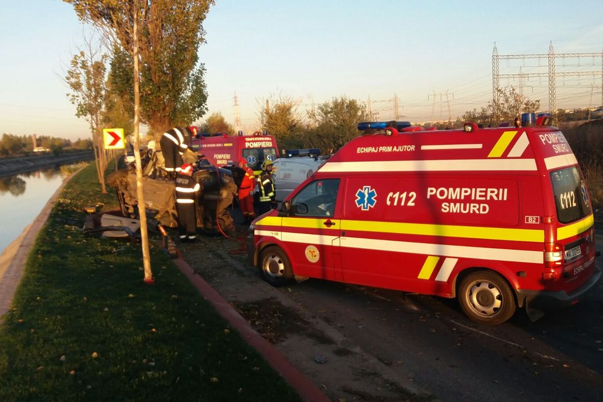 Tragedie rutieră în Capitală. Doi oameni au murit într-un accident cumplit - FOTO