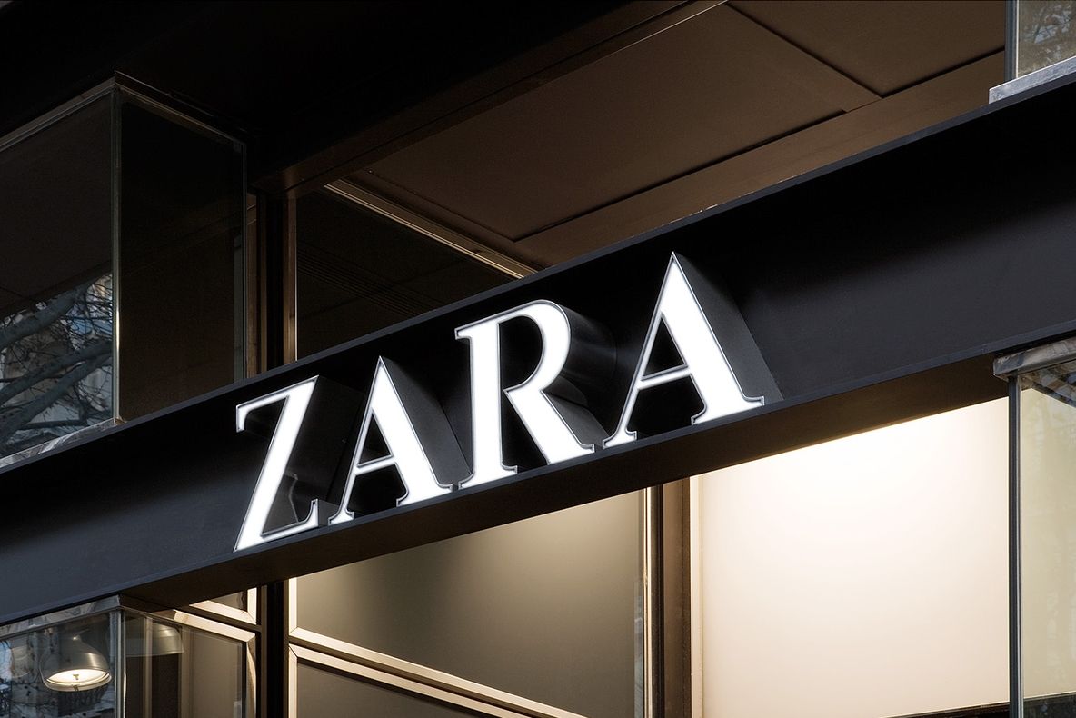 Clienții Zara din Istanbul găsesc în buzunarele hainelor bilete scrise de lucrătorii retailer-ului