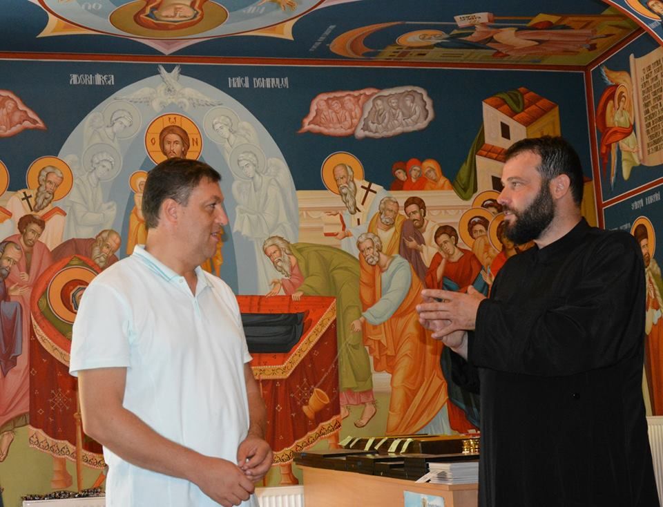 Ce poze are senatorul Șerban Nicolae în telefon. IMAGINI în premieră