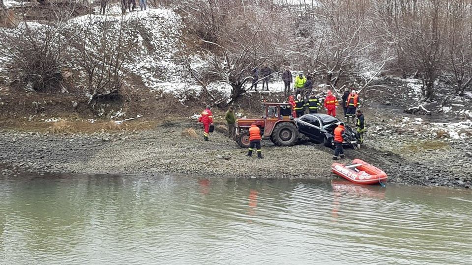 VIDEO. Descoperire șocantă făcută de scafandri în Olt, după ce un șofer a sunat la 112